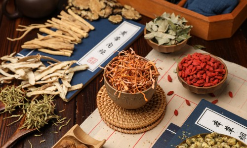 扫帚子与艾草的功效区别-扫帚子与艾草的功效网扫帚草的作用知识网站,分享扫帚苗籽和艾叶洗澡大全